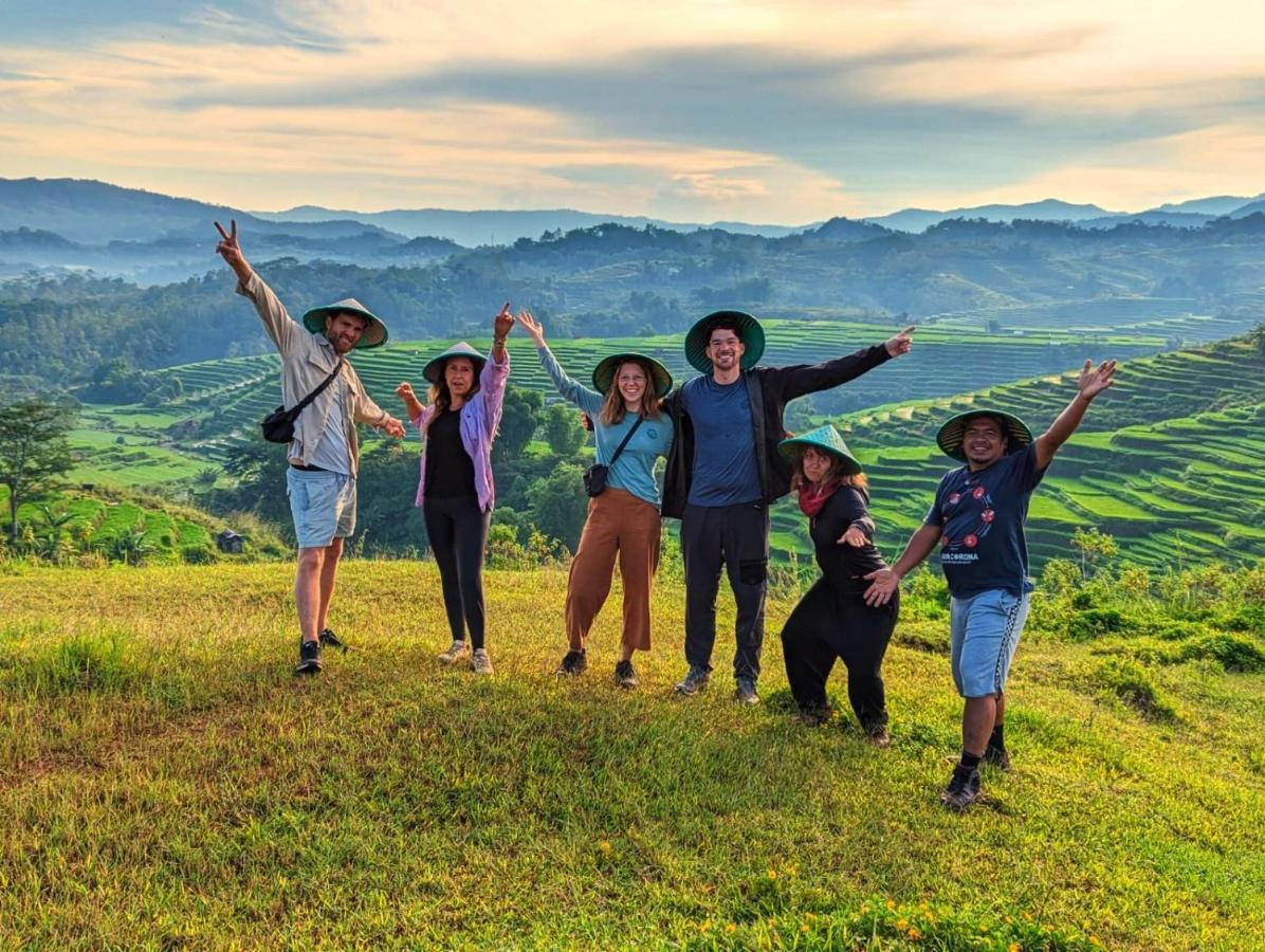 Sun Rice Homestay Рутенг Екстериор снимка